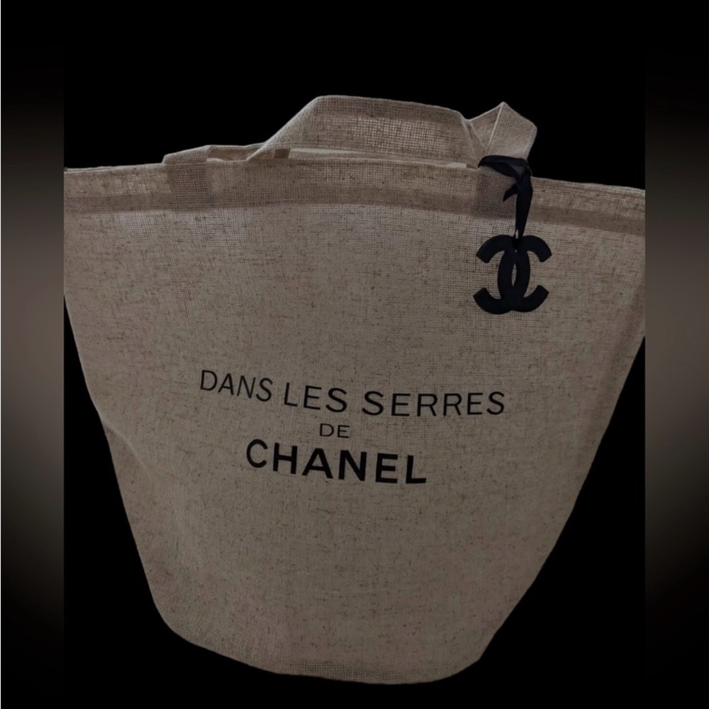 CHANEL Dans Les Serres Beauté Tote & CC Charm